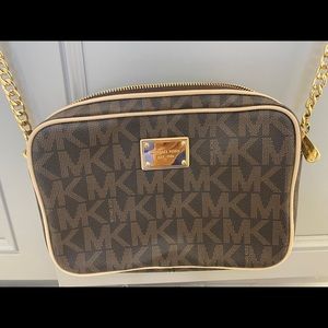 Michael kors crossbody bag